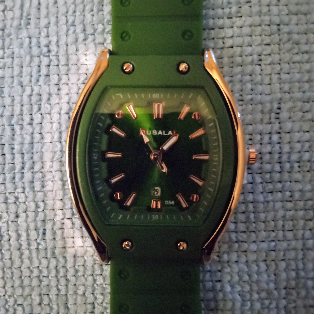 Tonneau pointer quartz wacth